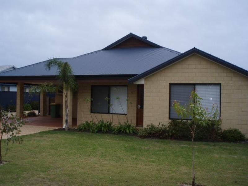 HOLIDAY RENTAL IN PRIME LOCATION! Picture 1