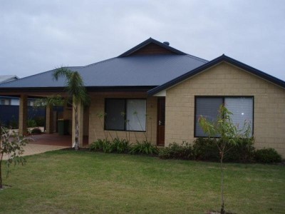 HOLIDAY RENTAL IN PRIME LOCATION! Picture