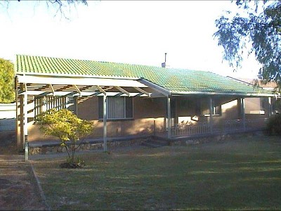 Neat family home Picture