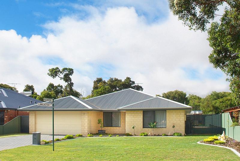 A HOME WITH IT ALL!!! SIDE ACCESS, SEPARATE GAMES ROOM PLUS POWERED WORKSHOP!!!!! Picture 1