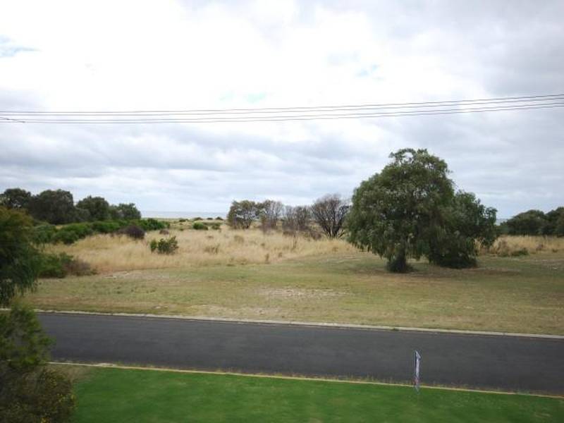 BEACH AND OCEAN Picture 2