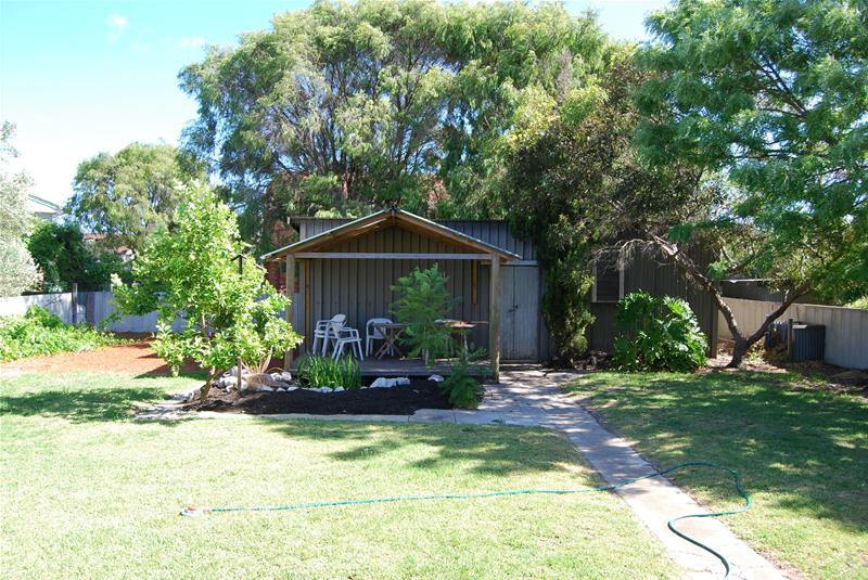 BUSSELTONS BEST BEACHSIDE BUY Picture 2