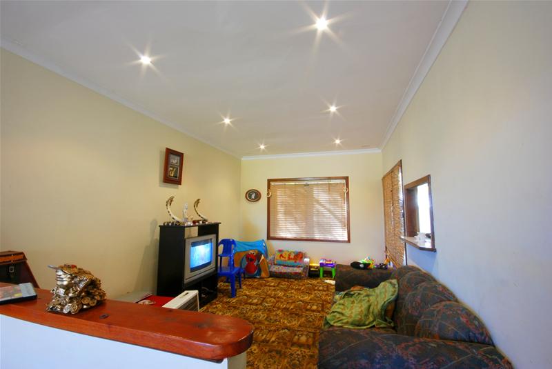 BUSSELTONS CHEAPEST DEVELOPMENT Picture 3