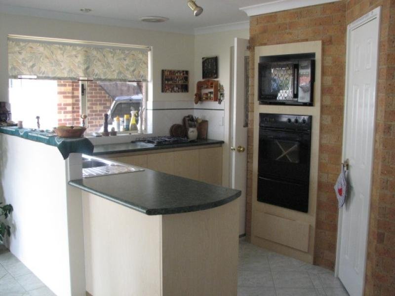 CENTRAL TO TOWN, NEAT AS A PIN, 20X30X10 WORKSHOP PLUS 3 PHASE POWER Picture 2