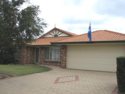 CENTRAL TO TOWN, NEAT AS A PIN, 20X30X10 WORKSHOP PLUS 3 PHASE POWER Picture