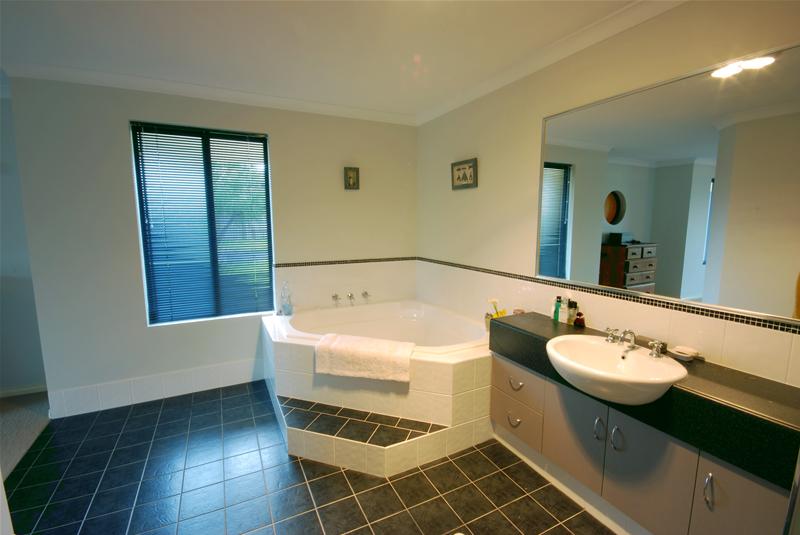 GEOGRAPHE GEM Picture 2