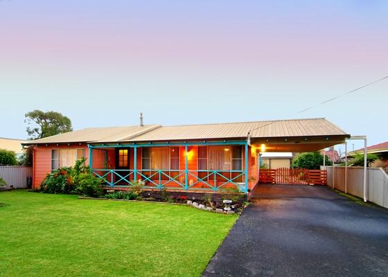 LOVELY HOMELY COTTAGE ON BIG BLOCK Picture 1