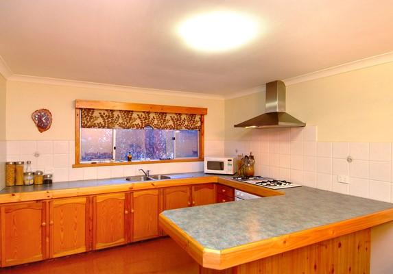 LOVELY HOMELY COTTAGE ON BIG BLOCK Picture 3