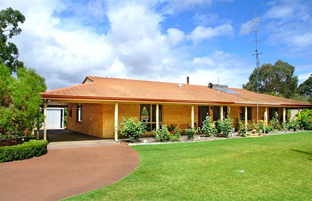 PEACEFUL QUALITY 5 ACRE PARADISE WITH HOME! Picture 1