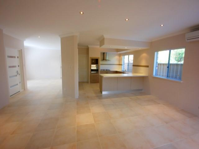 RESIDE BESIDE THE SEASIDE Picture 2