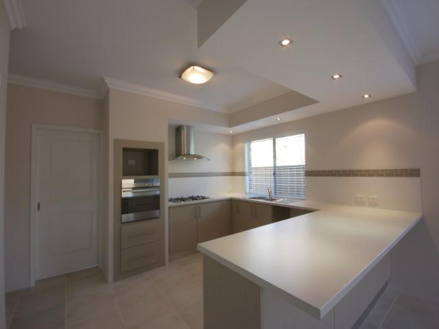 RESIDE BESIDE THE SEASIDE Picture 1