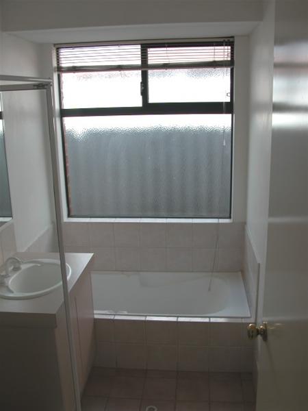 SIDE ACCESS AND SPACE Picture 3