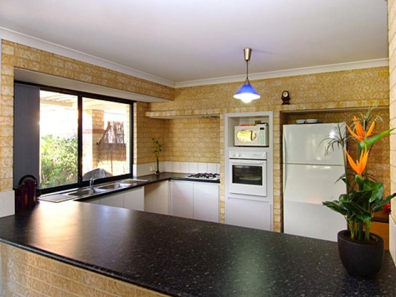 SPACIOUS FAMILY HOME Picture 2