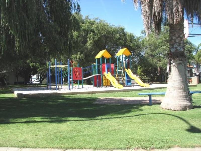 VERY AFFORDABLE, AND RIGHT ON THE BEACH Picture 2