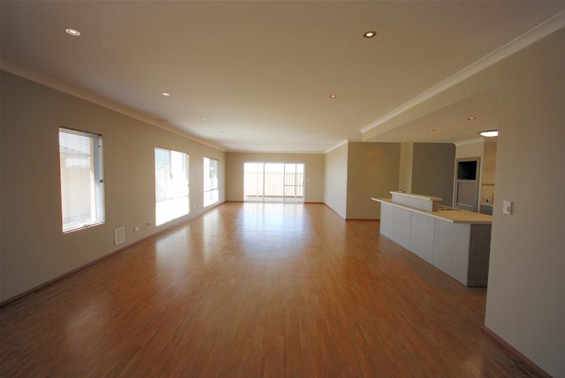 VERY SPACIOUS AND COMFORTABLE Picture 3