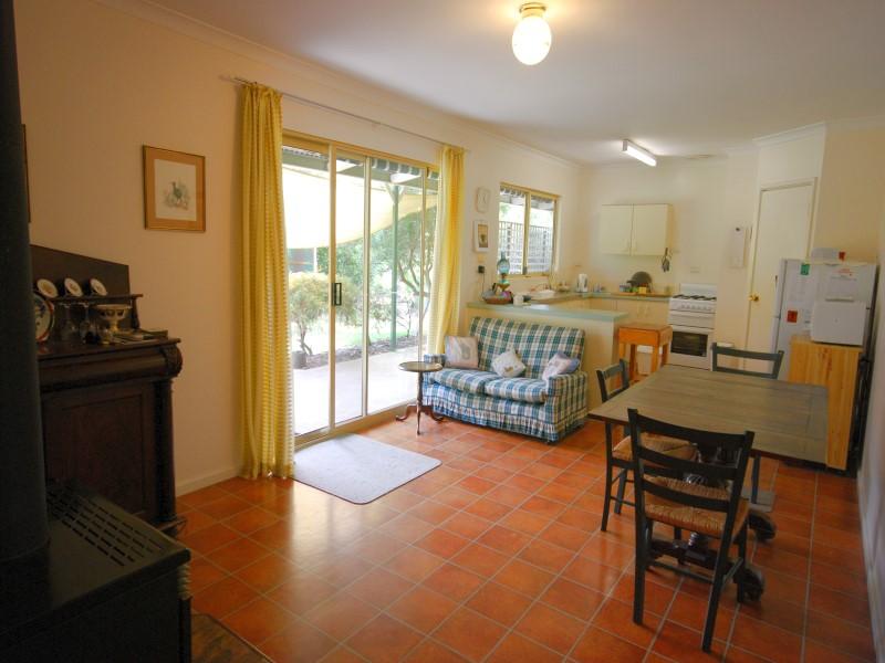 WHAT A LIFESTYLE Picture 3