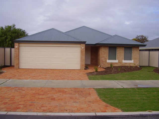 FAMILY HOME Picture 1