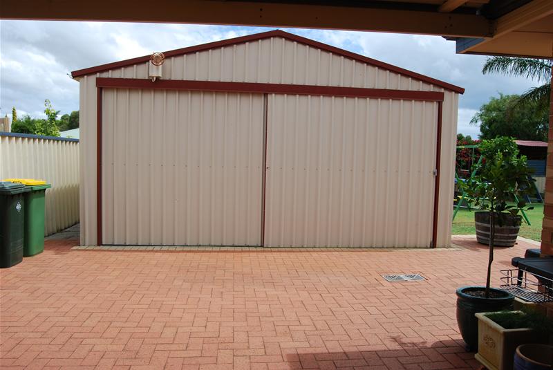 ROOM TO MOVE AND MORE Picture 2