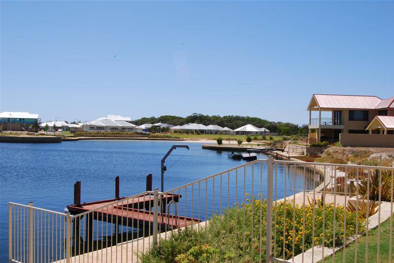 BE THE ENVY OF YOUR NEIGHBOURS Picture 3