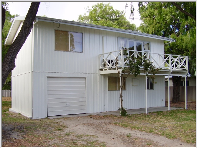 ABBEY BEACHFRONT Picture 1