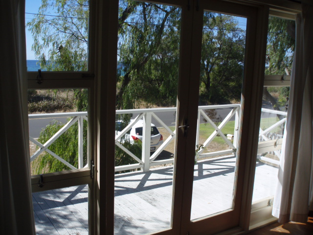 ABBEY BEACHFRONT Picture 3