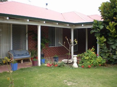 FAMILY HOME CLOSE TO BEACH Picture