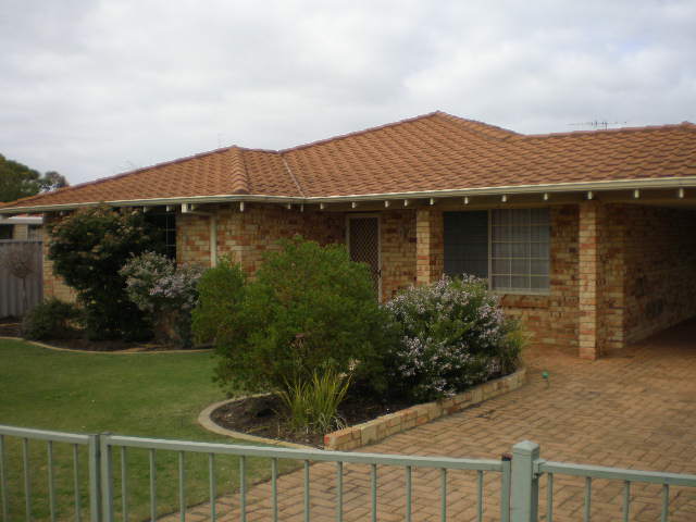 Family Home in Cul-de-Sac Picture 1