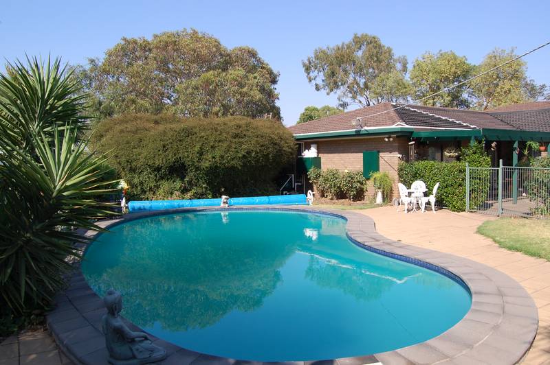 A Country Oasis!! Picture 1