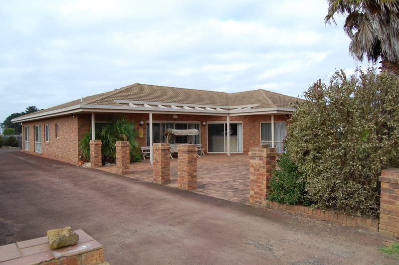 Superb Country Living Picture 1