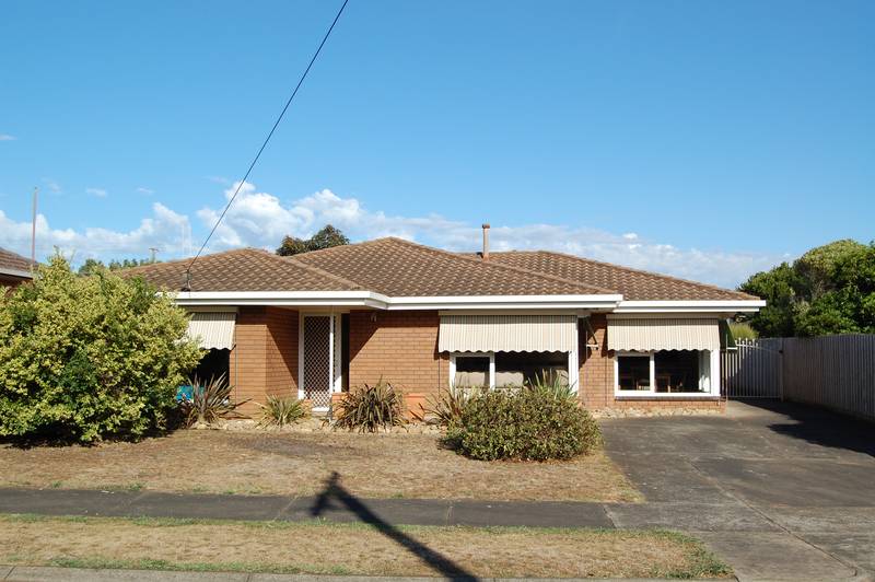 Suits A Big Family Picture 1