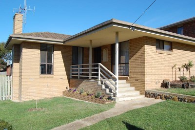 Watch Them Tee Off Picture