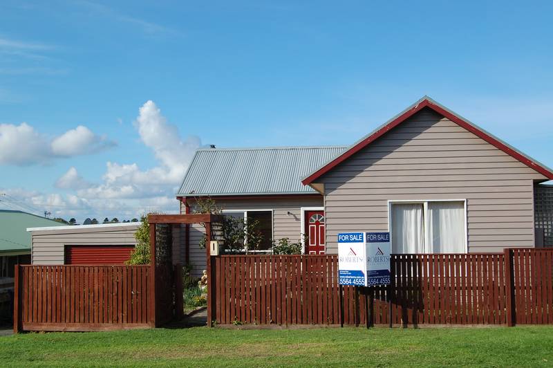 Just a stroll to Port Fairy's South Beach Picture 1