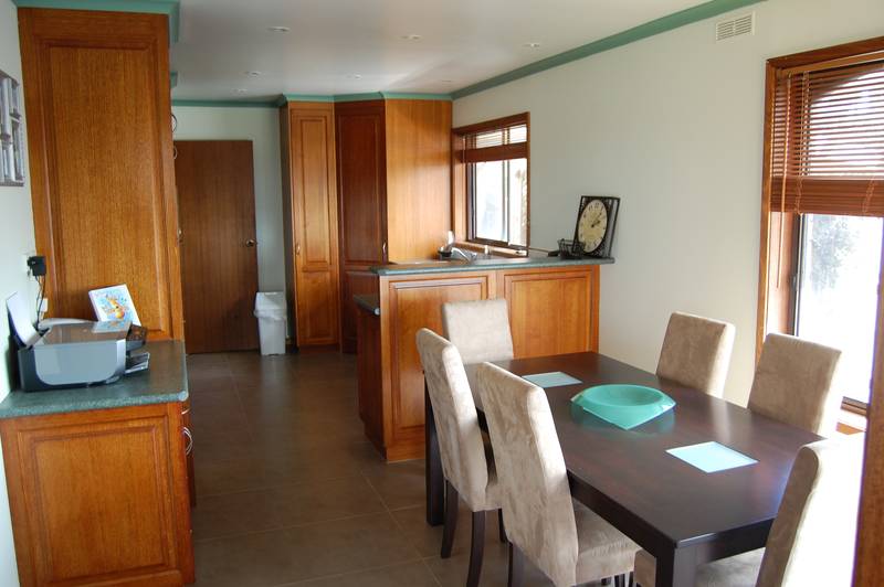 Double story packed with features! Picture 2