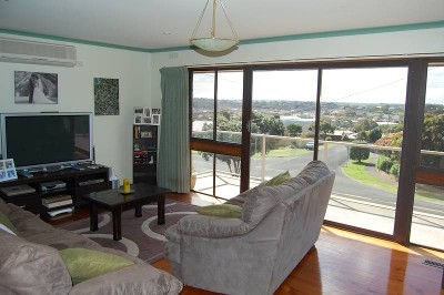 Double story packed with features! Picture