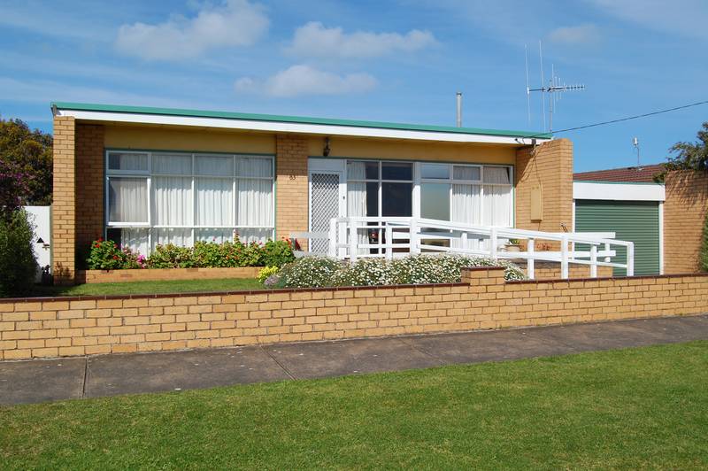 Neat, Bright & Priced Right! Picture 2