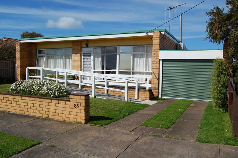 Neat, Bright & Priced Right! Picture 1