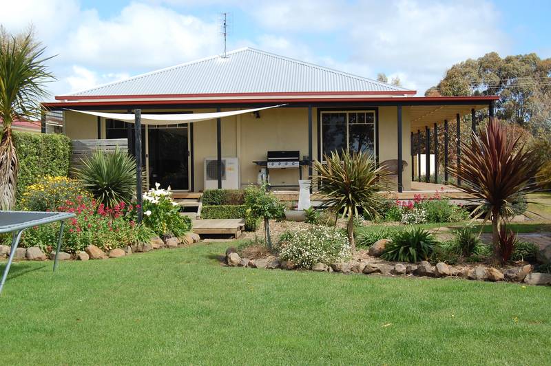 Country Living Picture 1