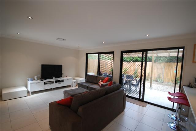 Easy to live in, Easy to let out Picture