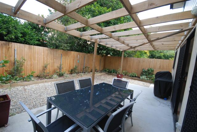 Easy to live in, Easy to let out Picture