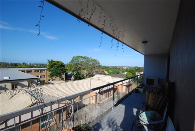 HUGE & FULLY RENOVATED Picture 2