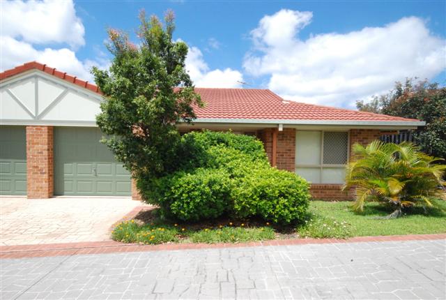 HUGE 3 BEDROOM VILLA Picture 1