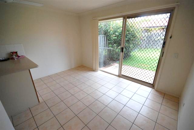 HUGE 3 BEDROOM VILLA Picture 3