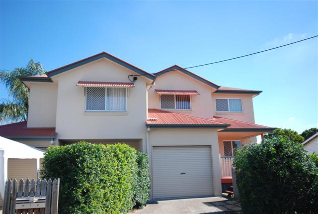 Spacious Townhouse - Duplex Style Picture 1