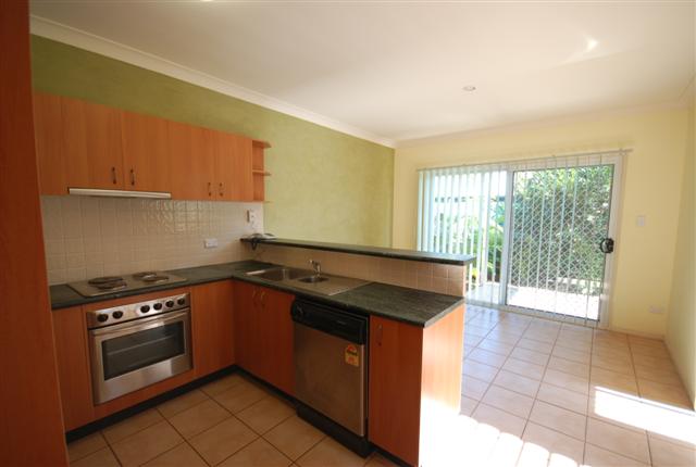 Spacious Townhouse - Duplex Style Picture 3