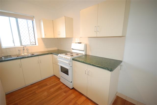 GREAT TO LIVE IN- EASY TO LET OUT Picture 3