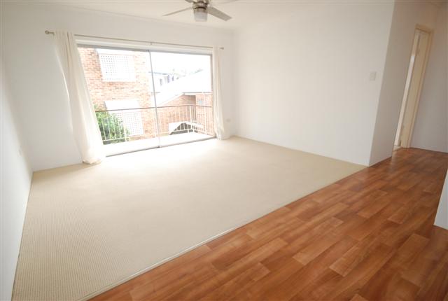 GREAT TO LIVE IN- EASY TO LET OUT Picture 2