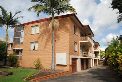 GREAT TO LIVE IN- EASY TO LET OUT Picture