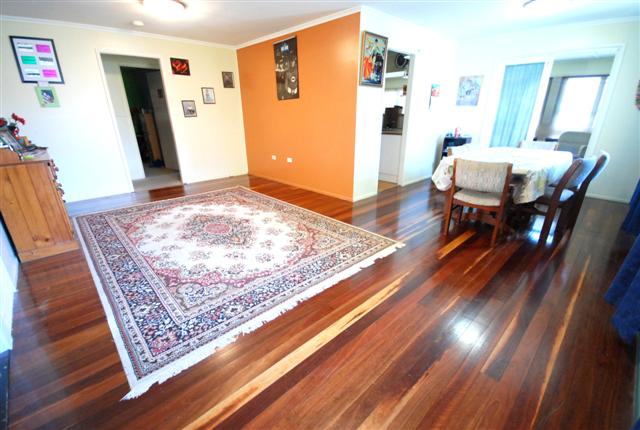 Large Home- Quiet Street Picture 3