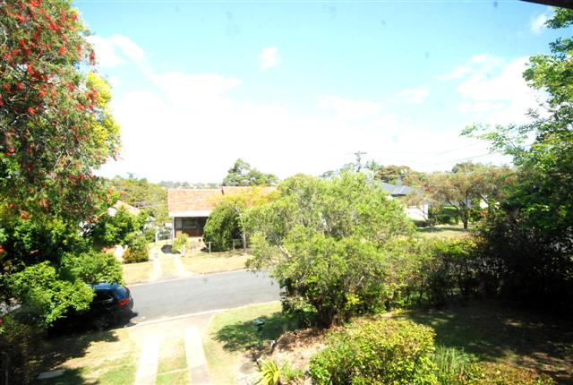 Large Home- Quiet Street Picture 2