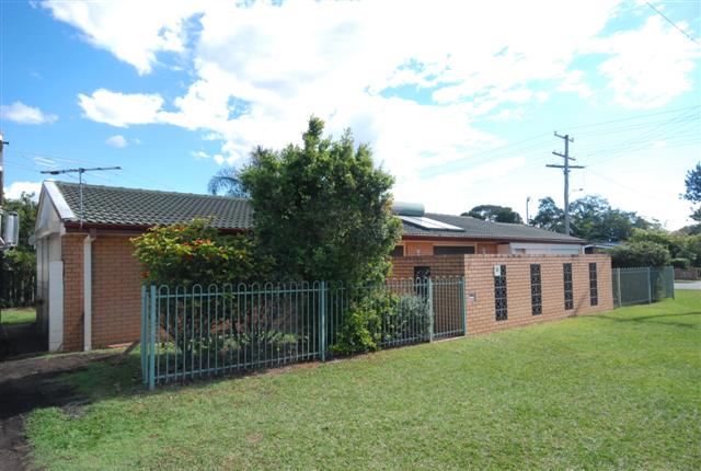 EASY TO LIVE IN - EASY TO LET OUT Picture 2